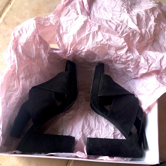 Black heels - Picture 5 of 7